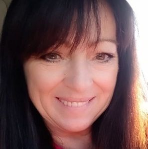 Meet your Posher, Dee